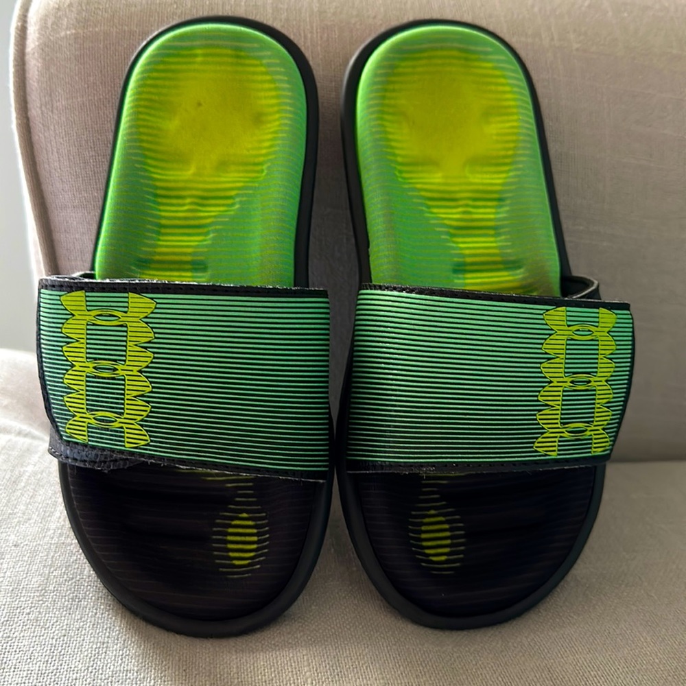 Boys Under Armour Grade School Slides